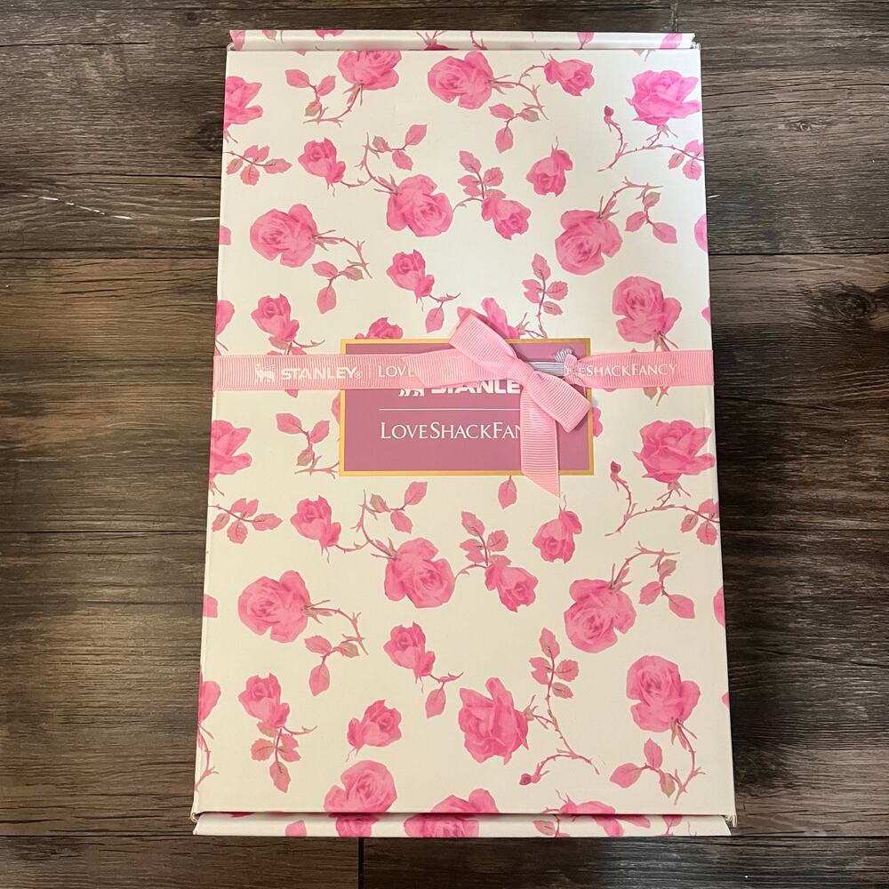 New in Box Stanley LoveShackFancy Ribbon Rosa 40oz Quencher Tumbler Floral Pink - Picture 5 of 10